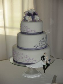 romantic wedding cake lilac